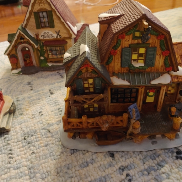 Dickens village 13 houses all for 1 price - Picture 3 of 4